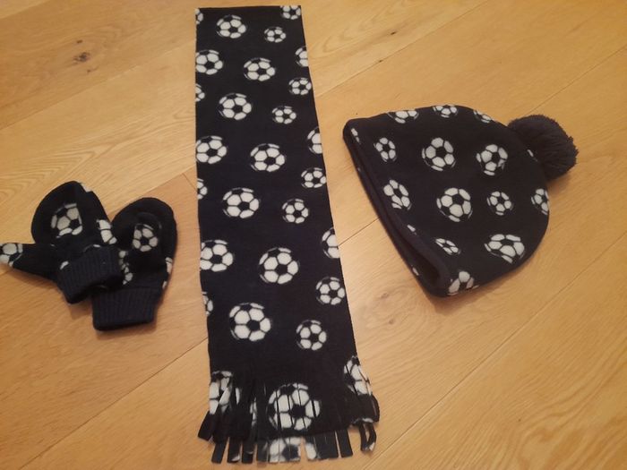 Boys Hat,scarf and glove set.