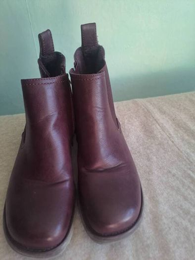 Heavenly Feet purple leather ankle boots