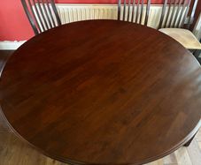 Stunning Dining Room Table & Chairs