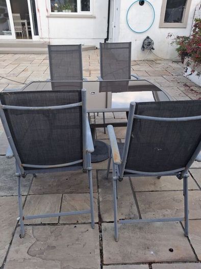 table and chairs
