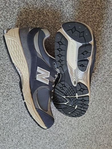 New Balance 2002r