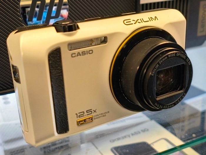 Casio Exilim EX-ZR100 Digital Camera - White (12.1MP, 12.5x Optical Zoom, 3 inch LCD)