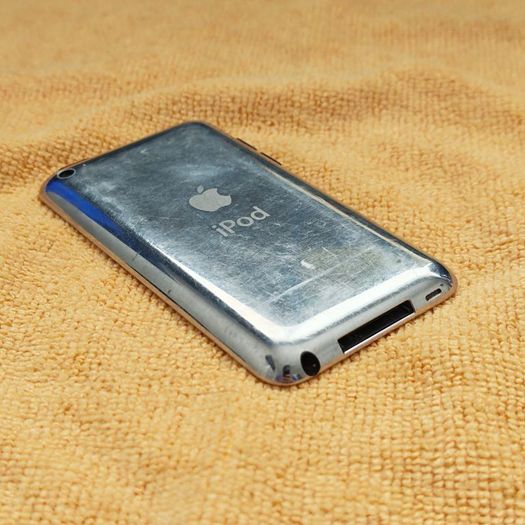 iPod Touch 4th Generation - Semi-functional