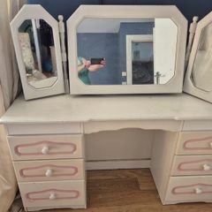 Dressing table with mirrors .