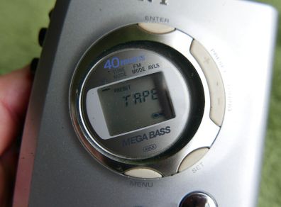 Sony Walkman Cassette Player FM/AM Radio WM-FX488 works well