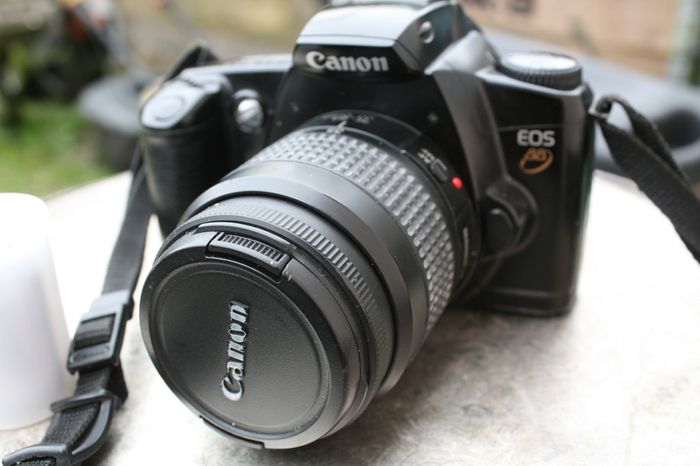 Canon Eos 88 (eos 3000 )+ Ef 35-80mm Lens