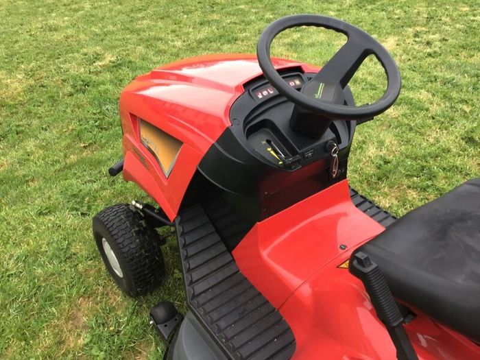 Ride on lawn mower