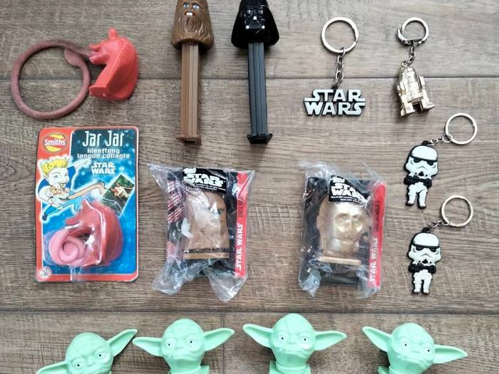 Star Wars merch and loose stuff