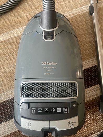 Miele C3 vacuum cleaner 890W