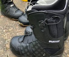Snow boarding boots