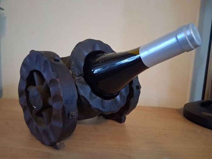 Wooden wine holder Cannon