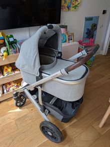 Uppababy Vista V2 in Stella Grey (2021)