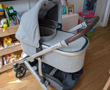 Uppababy Vista V2 in Stella Grey (2021)