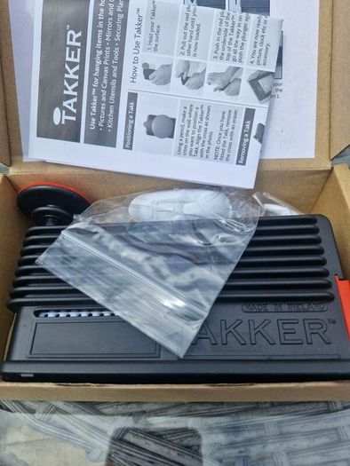 Takker Picture Frame Hanging Kit