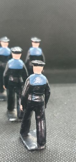 Rare and hard to find Vintage Early Britain's Hand Painted Lead Toy Soldiers (1940's) 6 Marching Sailors