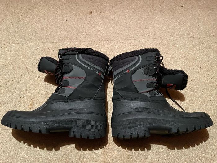 Snow boots