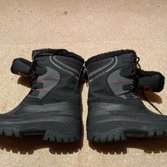 Snow boots