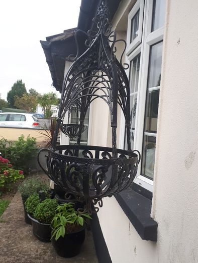 outdoor hanging baskets with brackets