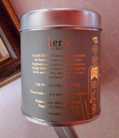 Mistletoe & Wine, Candle In A Tin (brand New).