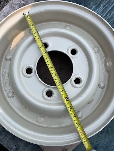 Land Rover Series split-rim wheel
