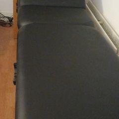 massage table