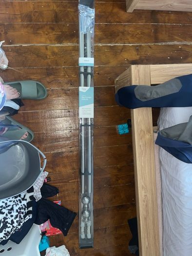 bay curtain pole