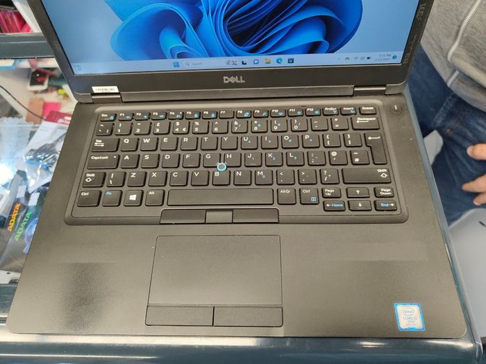 Dell Latitude 5490 14" Laptop Core i5-8350U 8GB RAM 256GB SSD Windows 11 Pro.