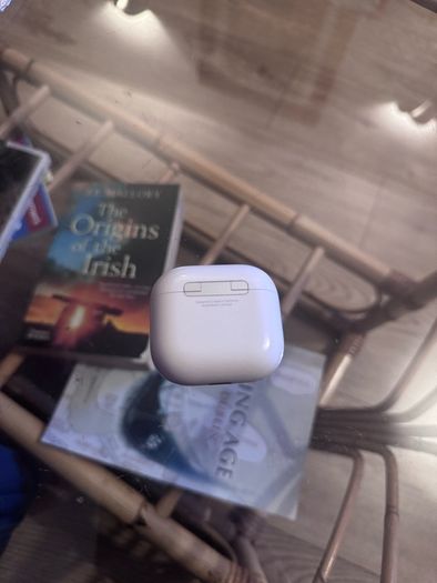 AirPods 4 case