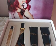 Rihanna perfume