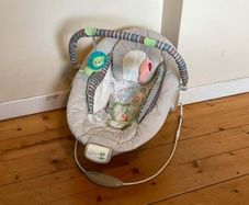 Comfort & Harmony Baby Bouncer with Music & Rumble
