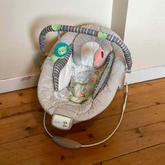 Comfort & Harmony Baby Bouncer with Music & Rumble