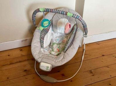 Comfort & Harmony Baby Bouncer with Music & Rumble