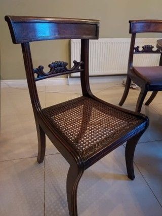 Antique Mahogany Extenable Oval Dining Table & Chairs