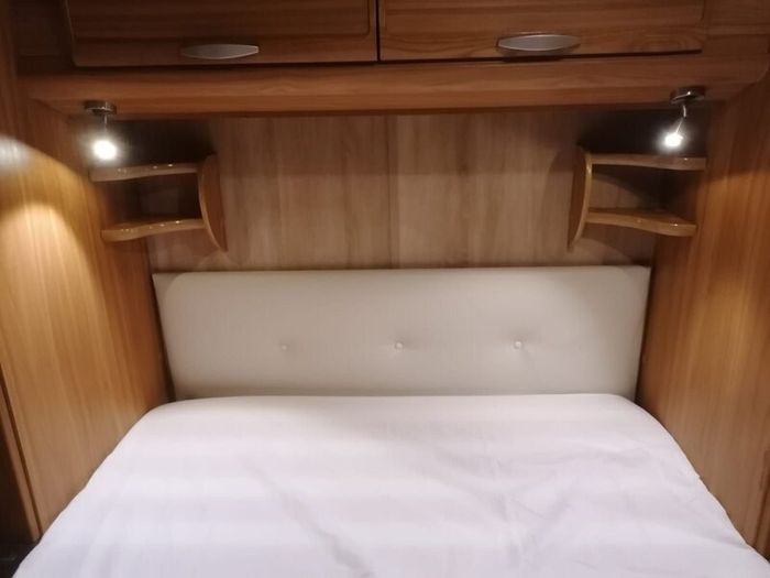 Lunar Lexon 560 4 Berth Caravan 2010