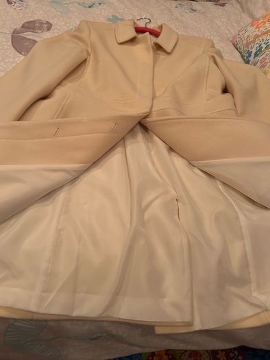 Beautiful rich cream coat. Size 16. Excellent condition. Swords collection only.