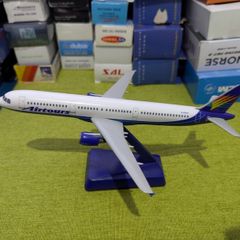 Airtours 1:200 scale model airplane, Airbus A321 aircraft
