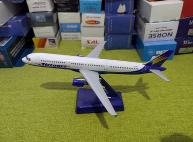 Airtours 1:200 scale model airplane, Airbus A321 aircraft