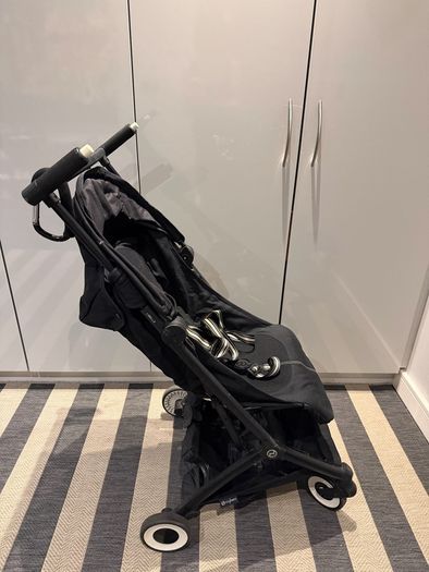 Fold up travel stroller