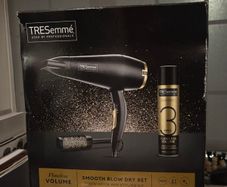 Tresemme Flawless Volume Smooth Blow Dry Set (2200W Dryer and Styling Kit)