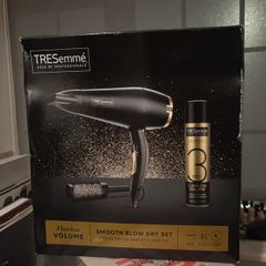 Tresemme Flawless Volume Smooth Blow Dry Set (2200W Dryer and Styling Kit)