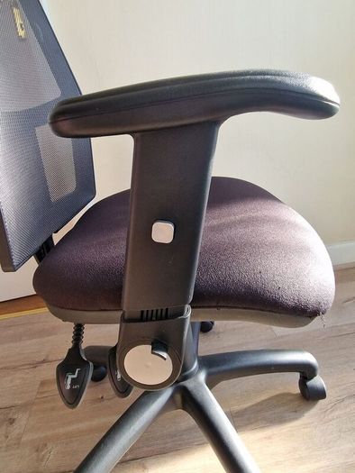 Ergonomic Mesh Office Chair, Fully Adjustable, Ideal for Home Office / Study