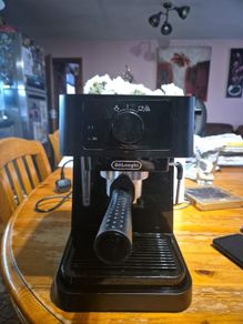 Delonghi expresso and cappuccino 2cups  coffee machine