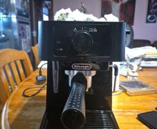 Delonghi expresso and cappuccino 2cups  coffee machine