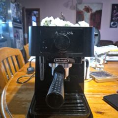 Delonghi expresso and cappuccino 2cups  coffee machine