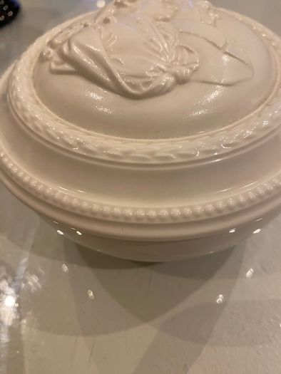 Reduced Villeroy and Boch Montclair Blanc limited edition collection piece