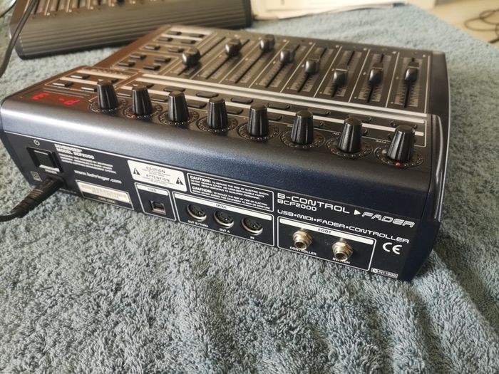 Behringer BCF2000