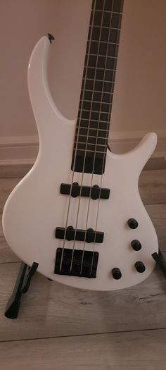 Epiphone Tobias Bass