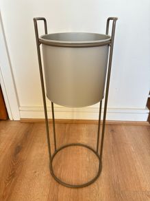 Grey elevated plant pot