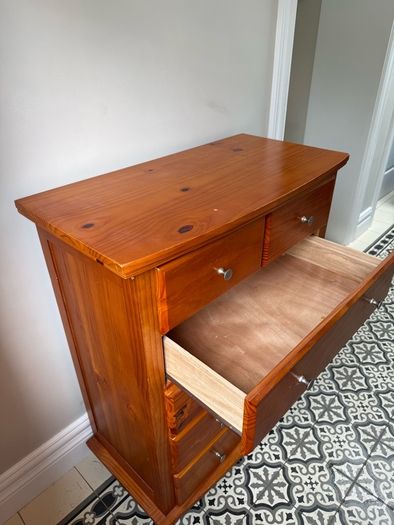 Chest of drawers