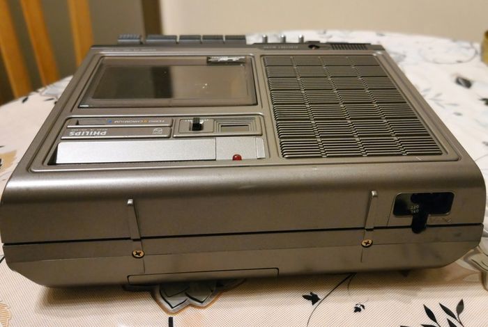Mono cassette recorder Philips N 2229 AV, from 1976, Made in Belgium.